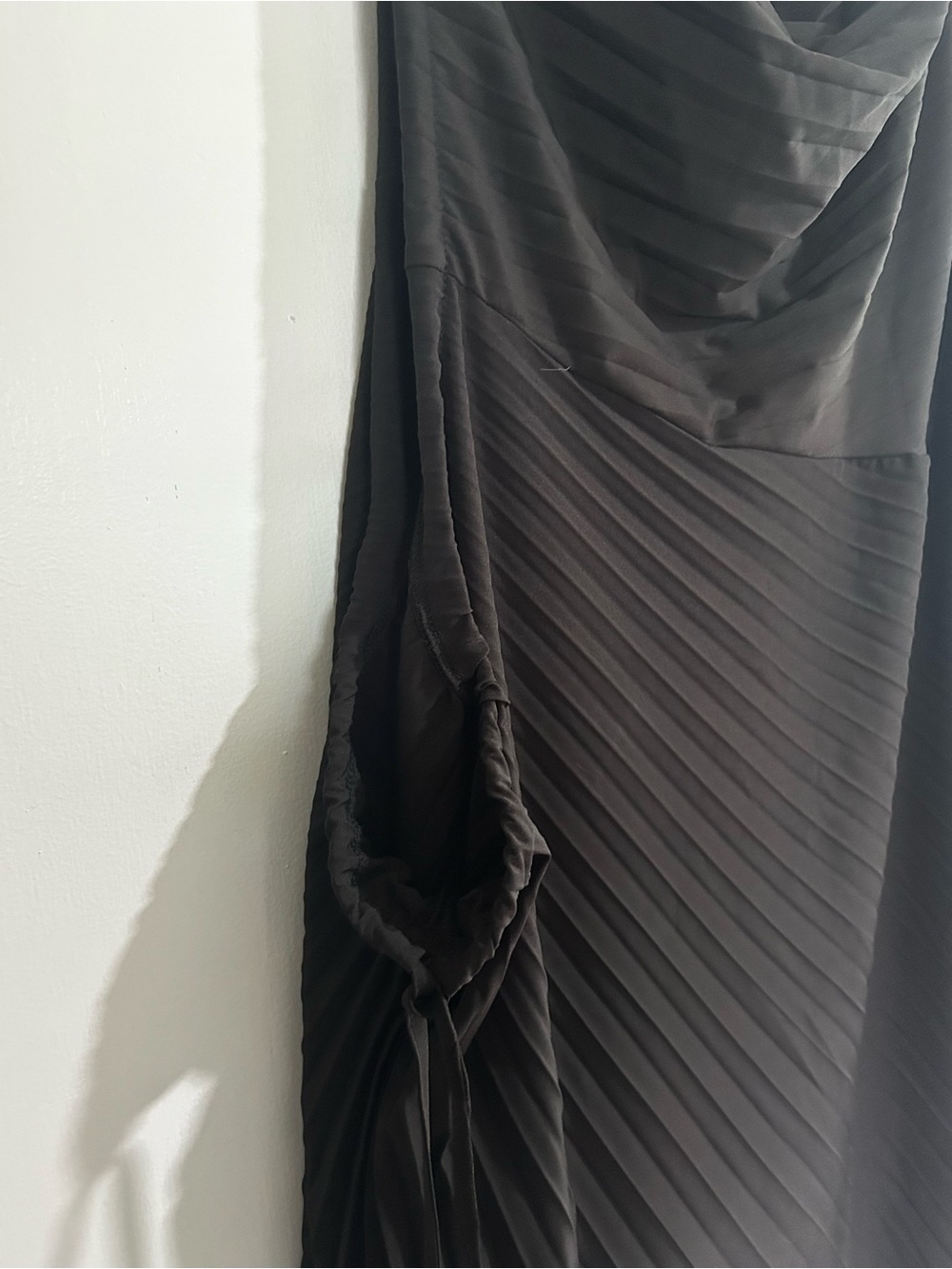 SHEIN Black Pleated Cut Out Asymmetrical Draped Off-The-Shoulder Dress - Picture 4 of 5